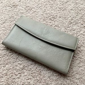 Rolf’s Gray Vintage Leather Wallet